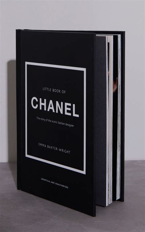 petit livre chanel|little books of fashion Chanel.